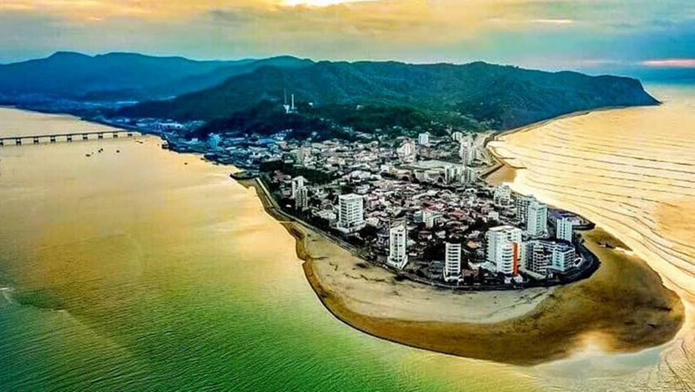 Bahia de caraquez, the perfect place for expats that want to live at the beach