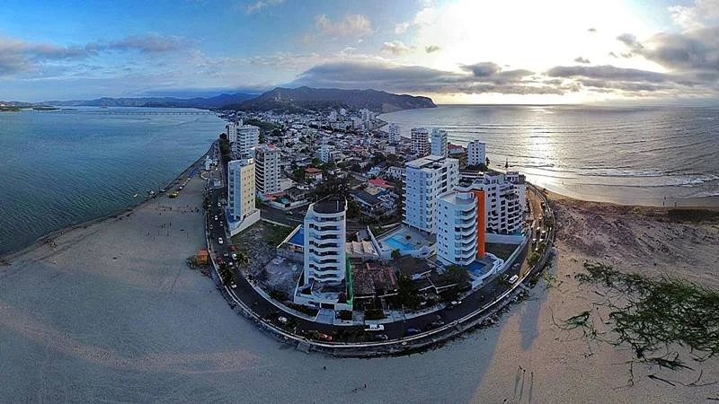 Bahia de Caraquez, Ecuador. Expat life on coastal ecuador. Colombia vs Ecuador